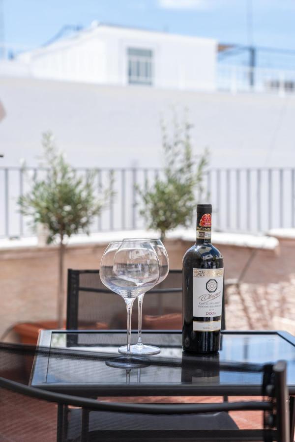 Wineart House, Terracielo Indipendente Nel Centro Di Monopoli Apartment Екстериор снимка